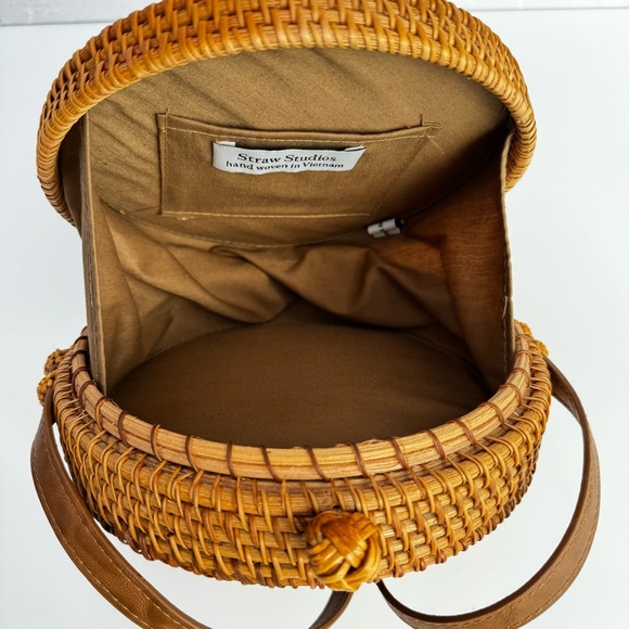 STRAW STUDIOS Round Rattan Crossbody Bag Brown Woven Ata Grass Loop Closure - Picture 7 of 12